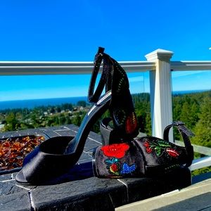 Size 7 Steve Madden Black Heals